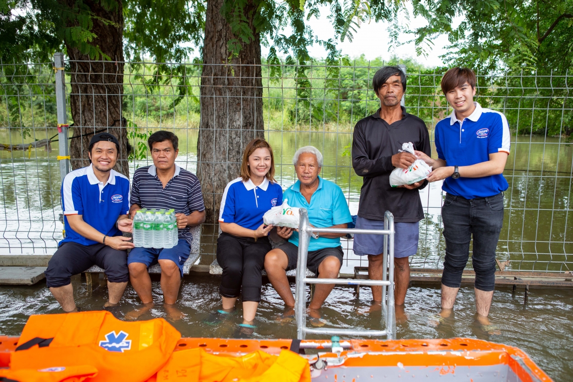 เลอแปง เร่งลงพื้นที่ส่งมอบกำลังใจ และอาหารเพื่อบรรเทาความเดือดร้อนพี่น้องชาวอำเภอเฉลิมพระเกียรติ จังหวัดนครราชสีมา